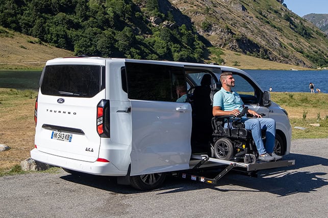 Ford Custom Liberty Conduite Fauteuil Roulant